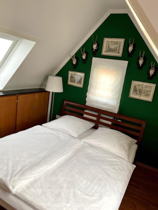 Super Zentral Begehrte Wohnlage Parkplatz Vor Haus Apartment Nuremberg Exterior photo