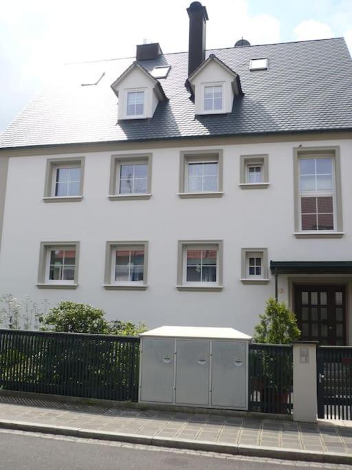 Super Zentral Begehrte Wohnlage Parkplatz Vor Haus Apartment Nuremberg Exterior photo