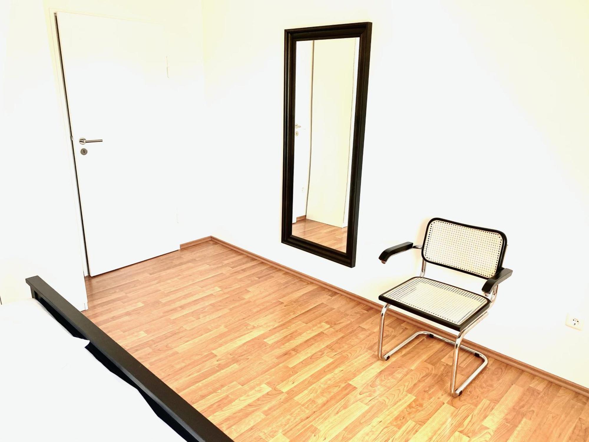 Super Zentral Begehrte Wohnlage Parkplatz Vor Haus Apartment Nuremberg Exterior photo