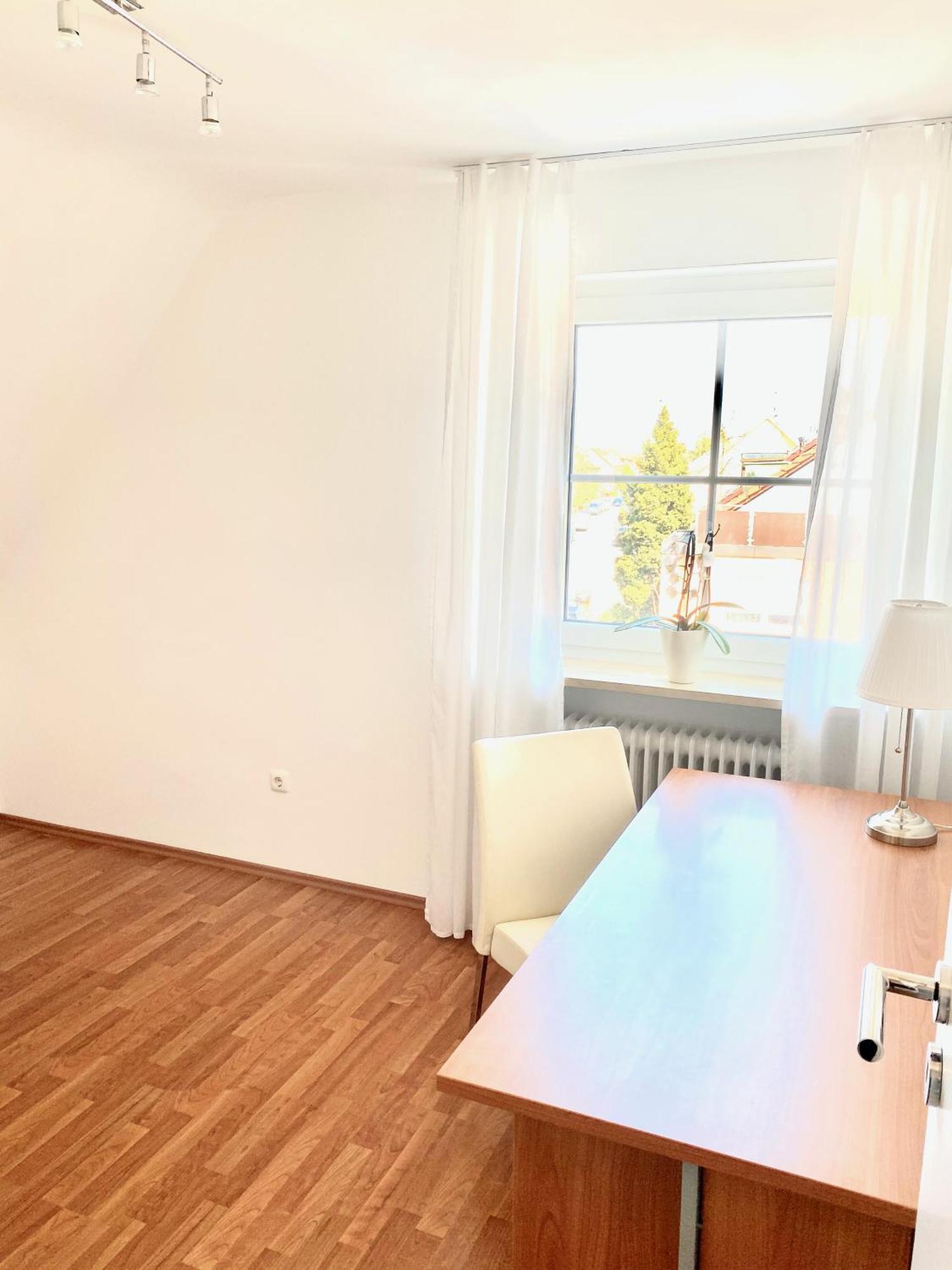 Super Zentral Begehrte Wohnlage Parkplatz Vor Haus Apartment Nuremberg Exterior photo